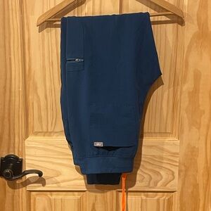 Woman Fig’s jogger scrub pants- Dark Blue